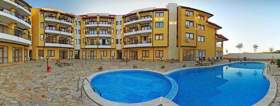 Eggo Apartment - Oasis Beach Apartments Kamchia Близнаци Екстериор снимка